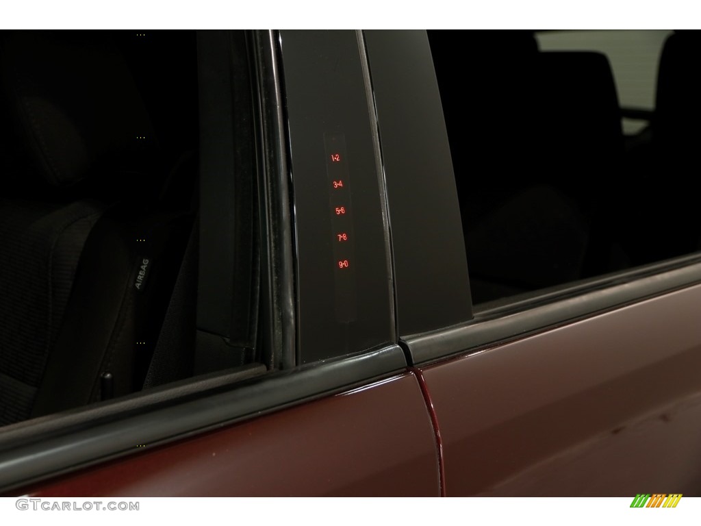 2011 Explorer XLT - Bordeaux Reserve Red Metallic / Charcoal Black photo #4