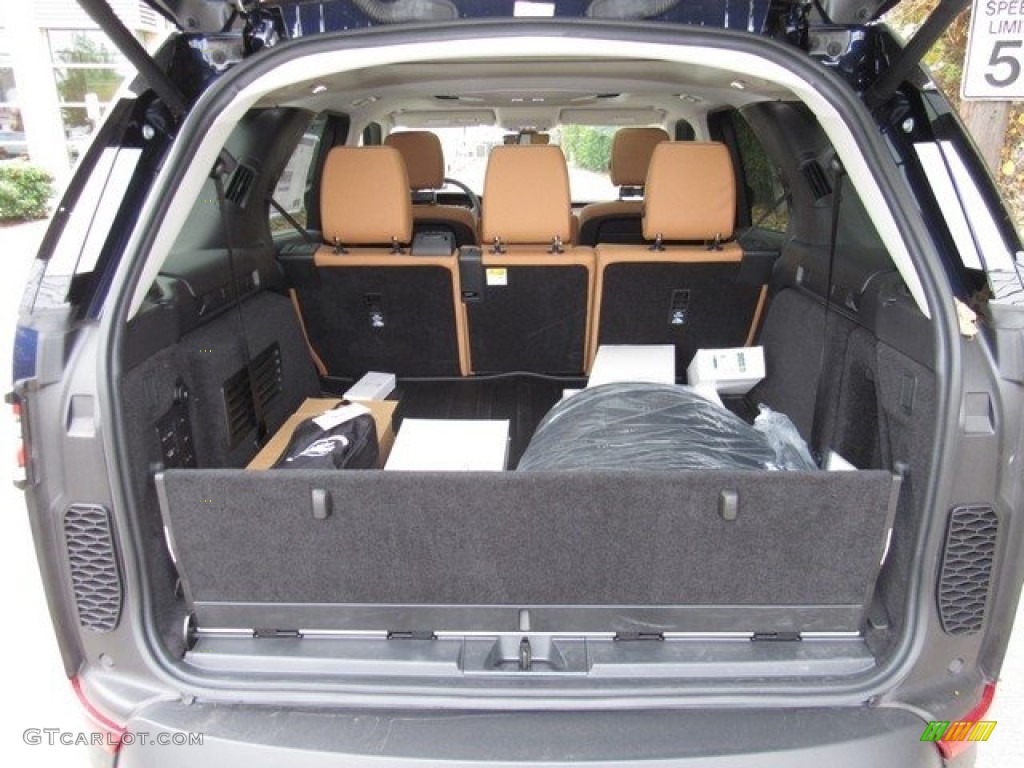 2019 Land Rover Discovery HSE Trunk Photos