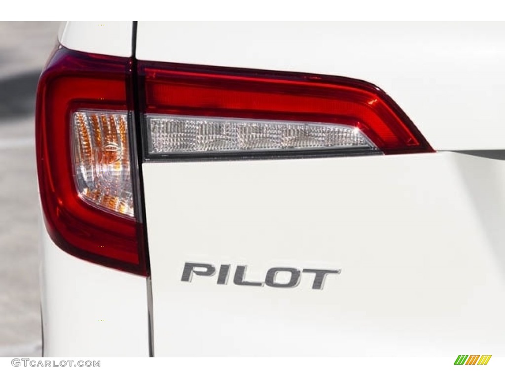 2019 Honda Pilot Touring Marks and Logos Photo #130839330