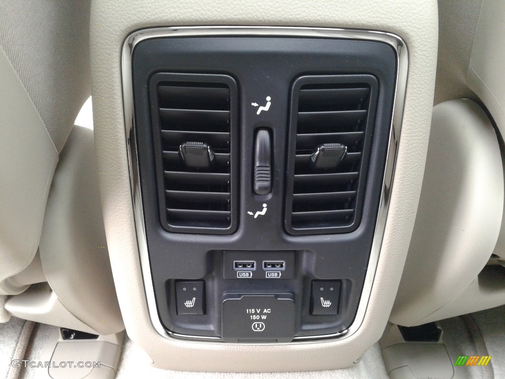2019 Jeep Grand Cherokee Overland Controls Photo #130840386
