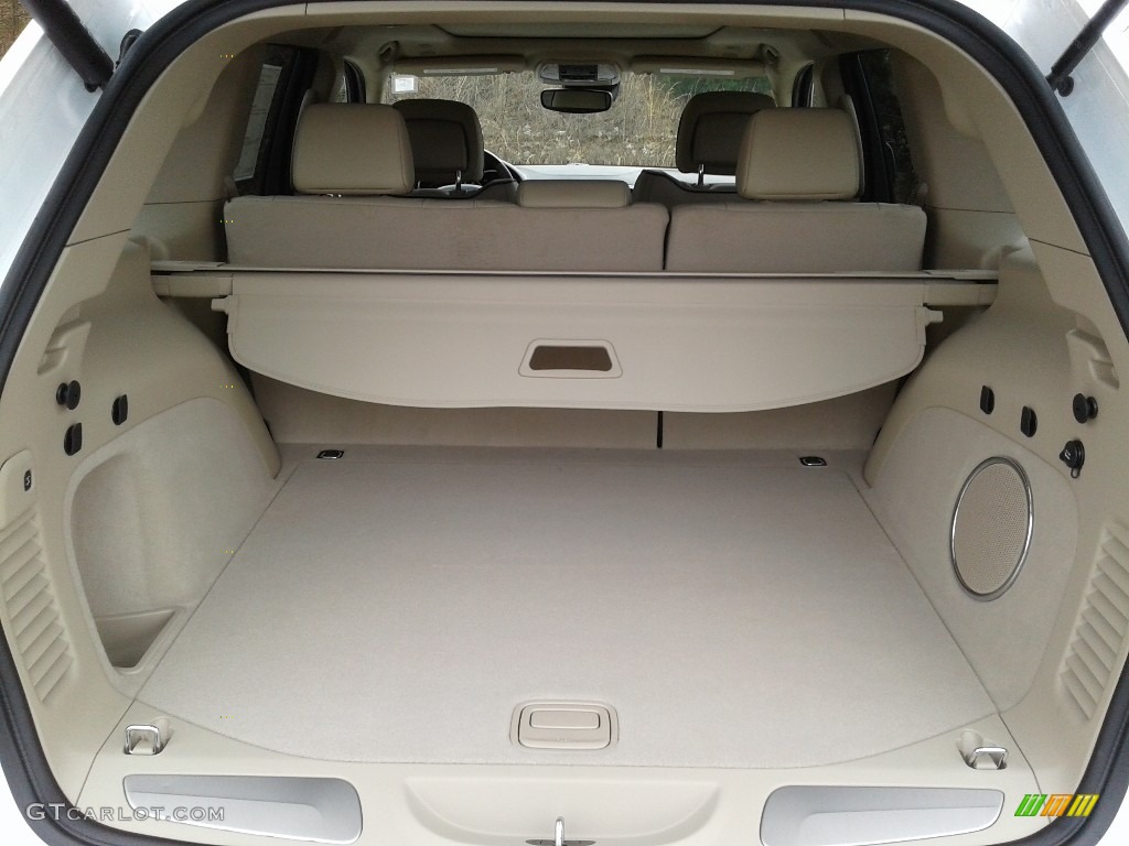 2019 Jeep Grand Cherokee Overland Trunk Photos