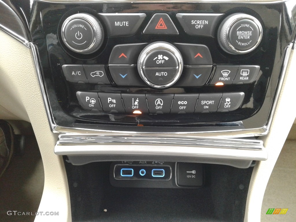 2019 Jeep Grand Cherokee Overland Controls Photos