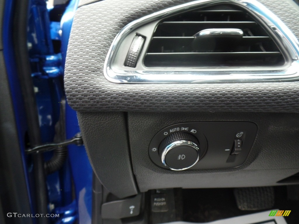 2019 Chevrolet Cruze LT Hatchback Controls Photo #130848621