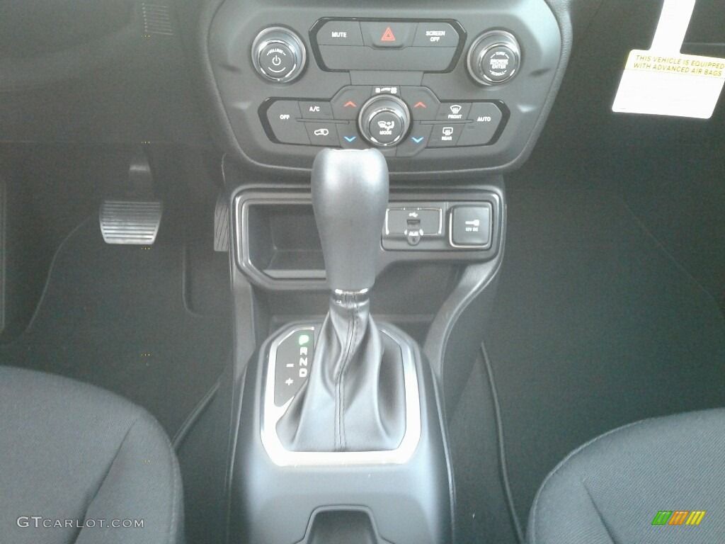 2018 Renegade Latitude - Glacier Metallic / Black photo #16