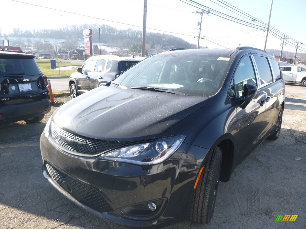 2019 Pacifica Touring L - Brilliant Black Crystal Pearl / Cognac/Alloy photo #1