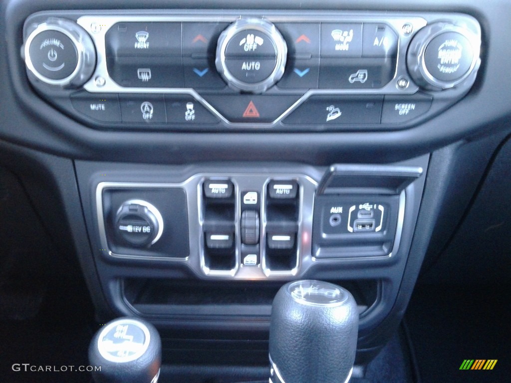 2019 Jeep Wrangler Unlimited Sahara 4x4 Controls Photo #130878048