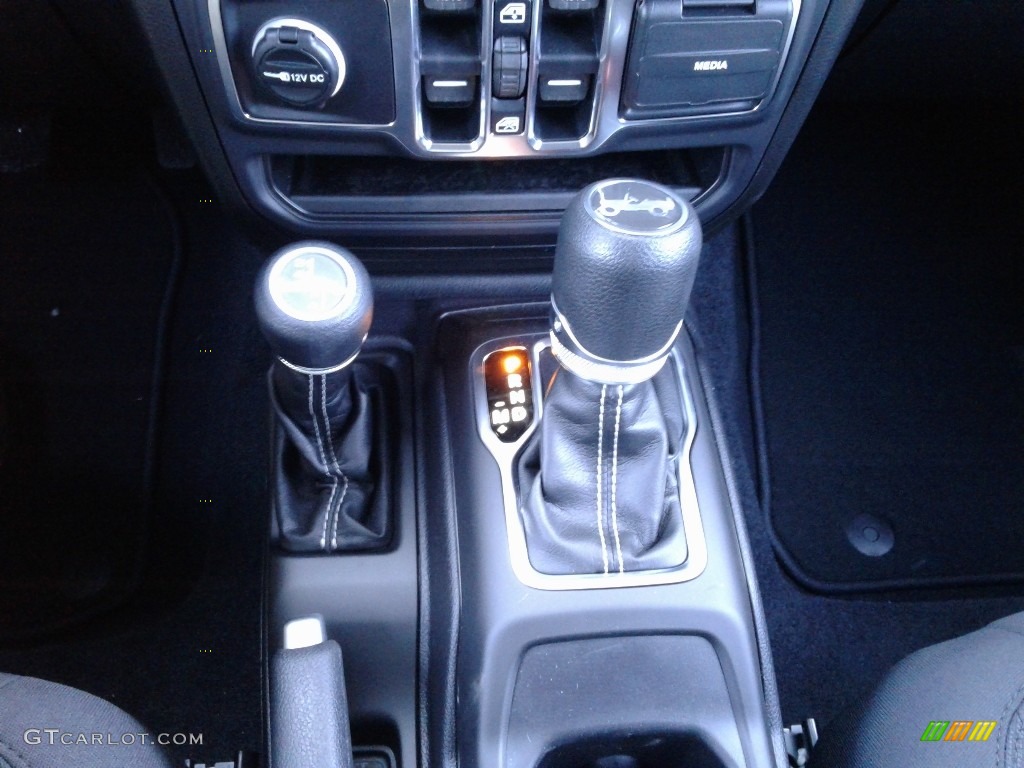 2019 Jeep Wrangler Unlimited Sahara 4x4 8 Speed Automatic Transmission Photo #130878084