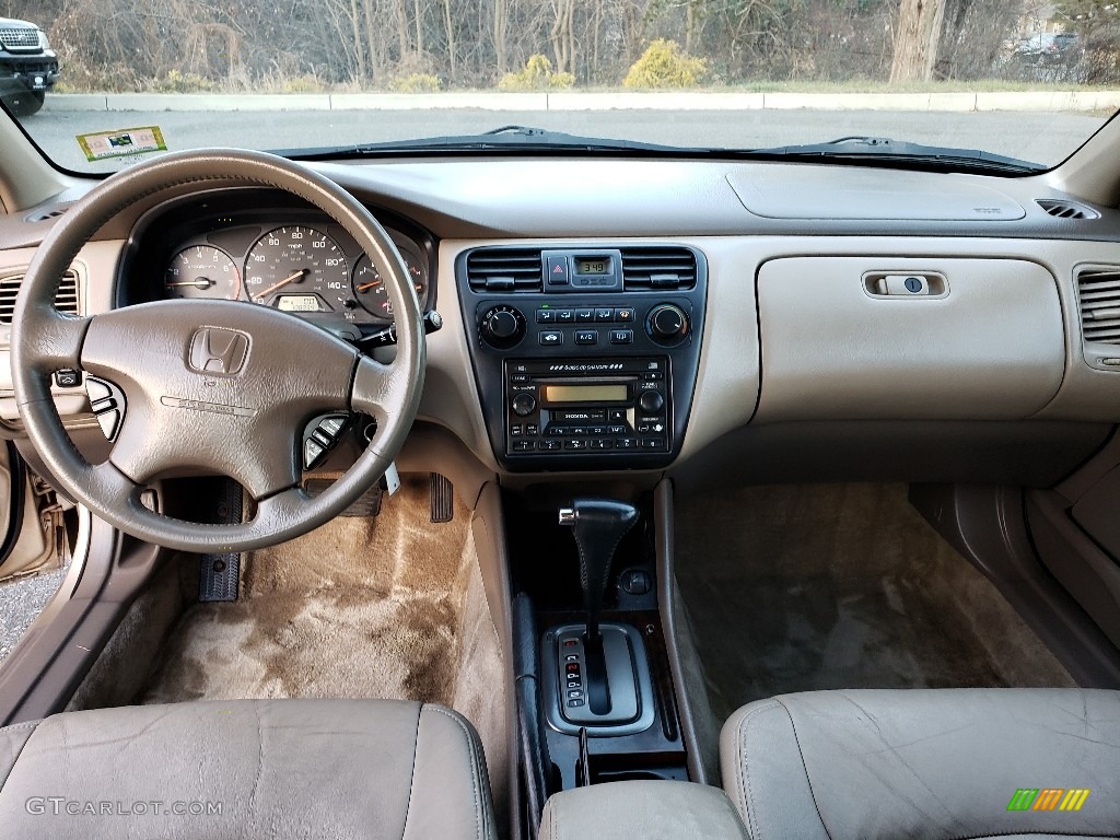 2002 Accord EX Sedan - Naples Gold Metallic / Ivory photo #17