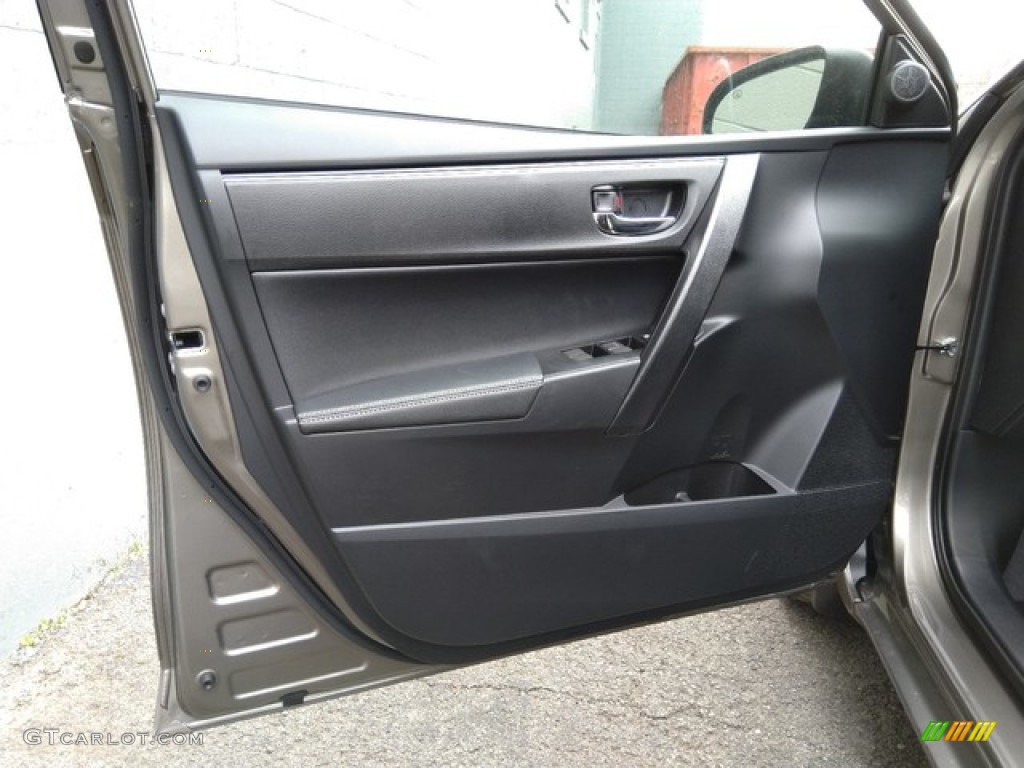 2019 Toyota Corolla XLE Door Panel Photos