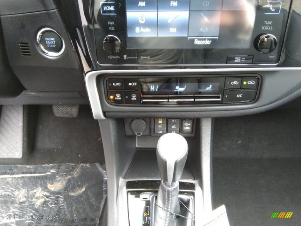 2019 Toyota Corolla XLE Controls Photos
