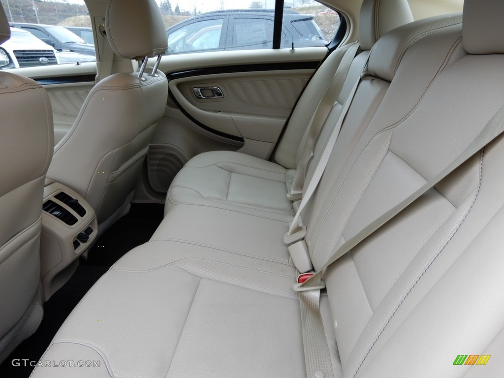 2018 Ford Taurus Limited Rear Seat Photo #130904014
