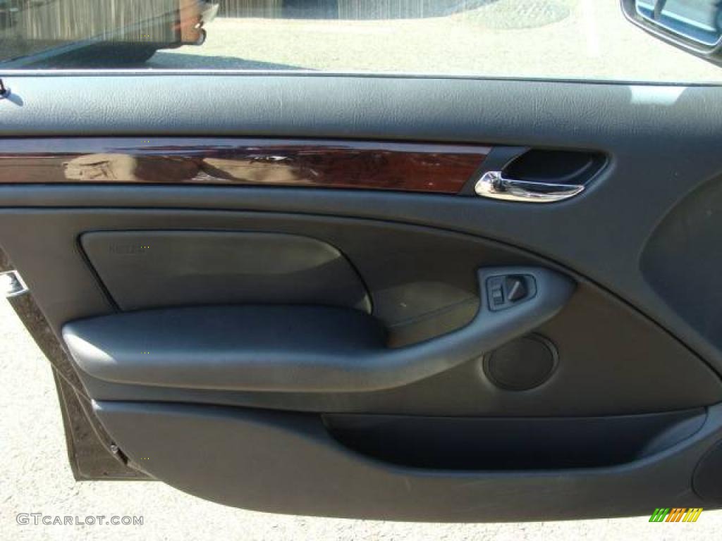 2003 3 Series 330xi Sedan - Jet Black / Black photo #7