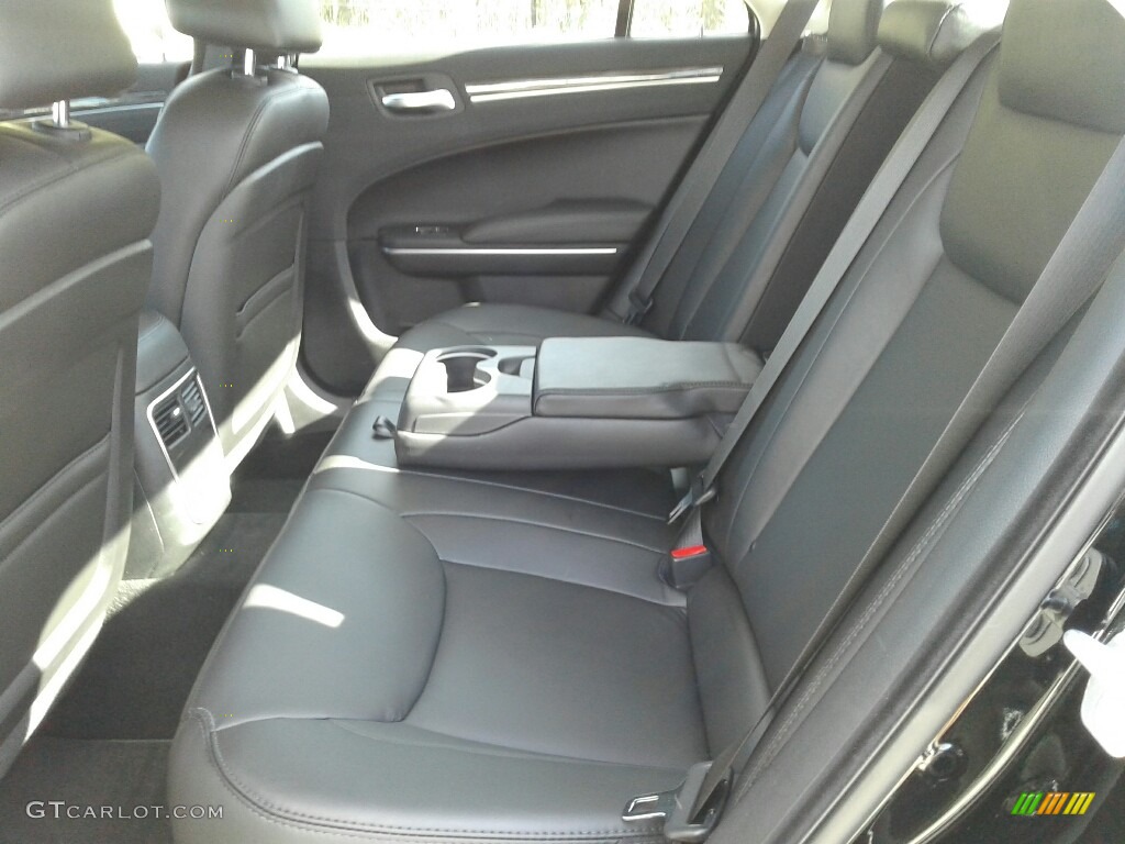 2019 Chrysler 300 Touring Rear Seat Photo #130910602