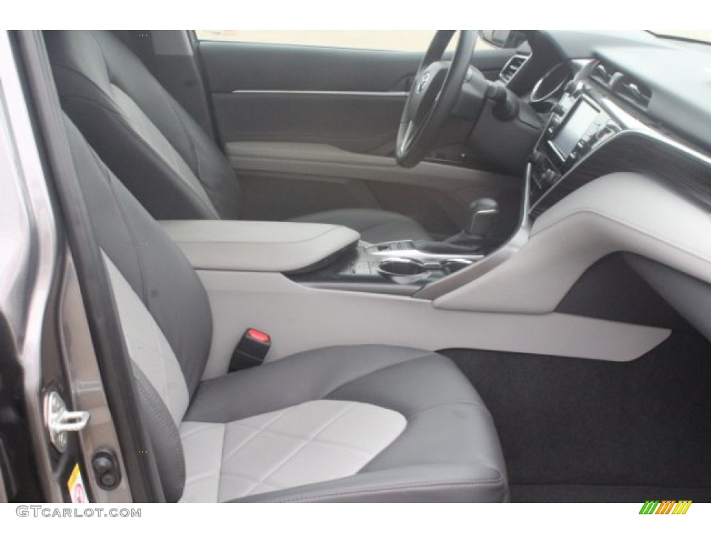 2018 Camry XLE - Predawn Gray Mica / Black photo #26