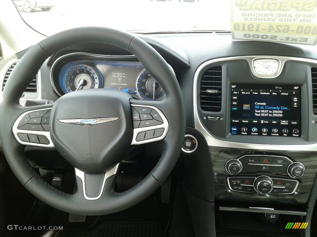 2019 Chrysler 300 Touring Linen/Black Dashboard Photo #130913344
