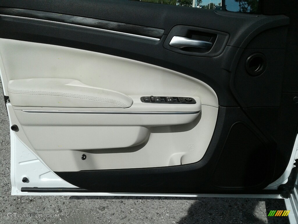 2019 Chrysler 300 Touring Door Panel Photos