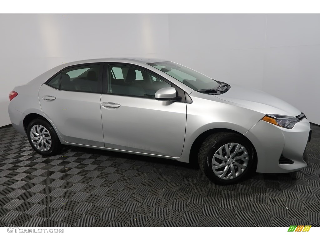 2017 Corolla LE - Classic Silver Metalic / Black photo #4