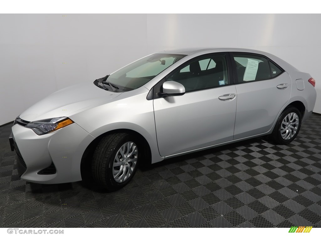 2017 Corolla LE - Classic Silver Metalic / Black photo #8
