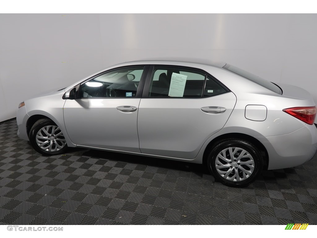 2017 Corolla LE - Classic Silver Metalic / Black photo #9