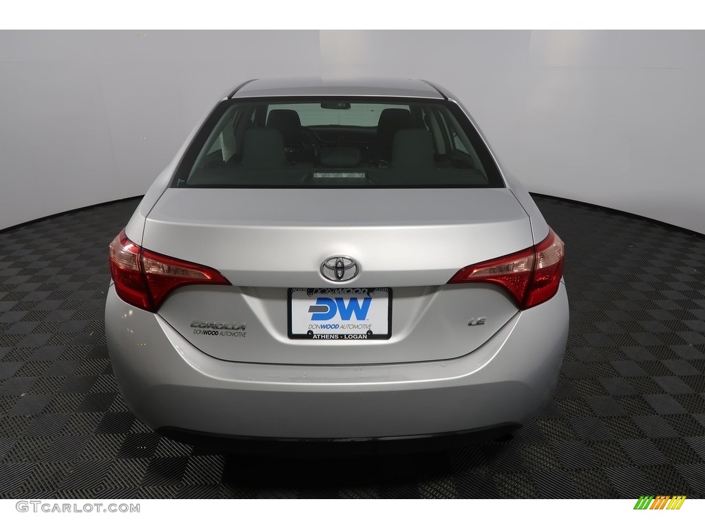 2017 Corolla LE - Classic Silver Metalic / Black photo #11