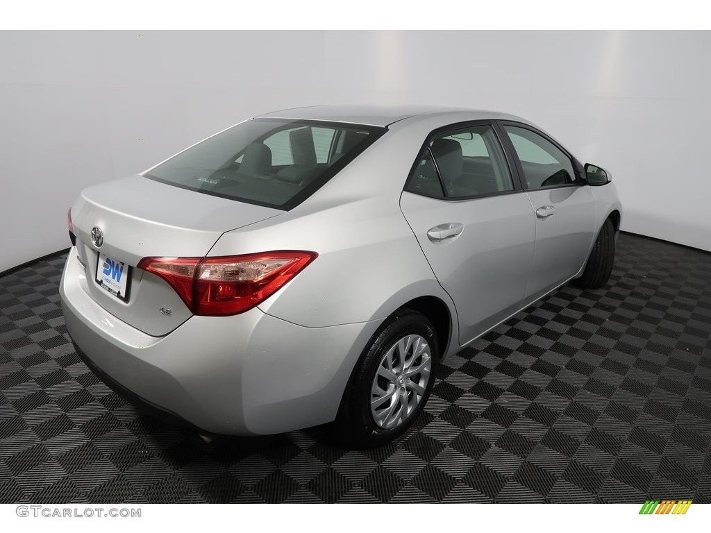 2017 Corolla LE - Classic Silver Metalic / Black photo #12