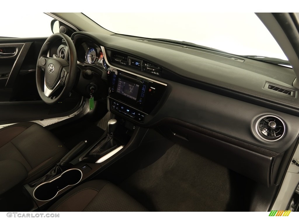 2017 Corolla LE - Classic Silver Metalic / Black photo #15