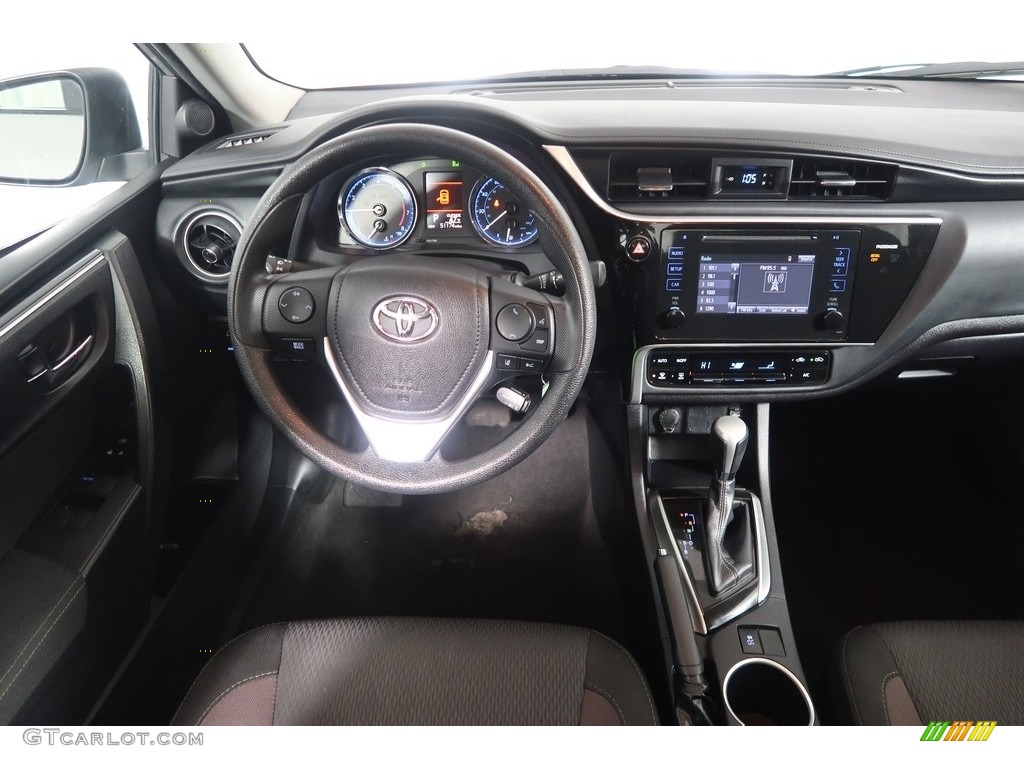 2017 Corolla LE - Classic Silver Metalic / Black photo #17