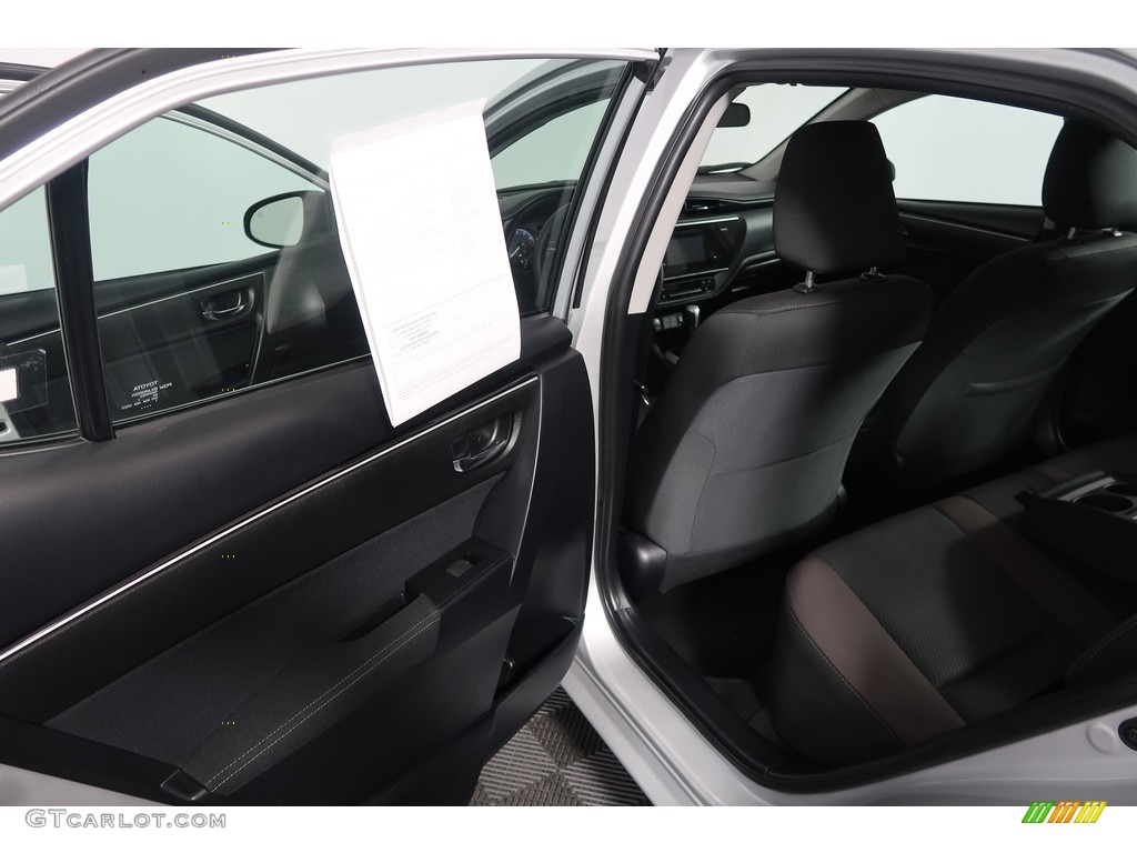 2017 Corolla LE - Classic Silver Metalic / Black photo #38