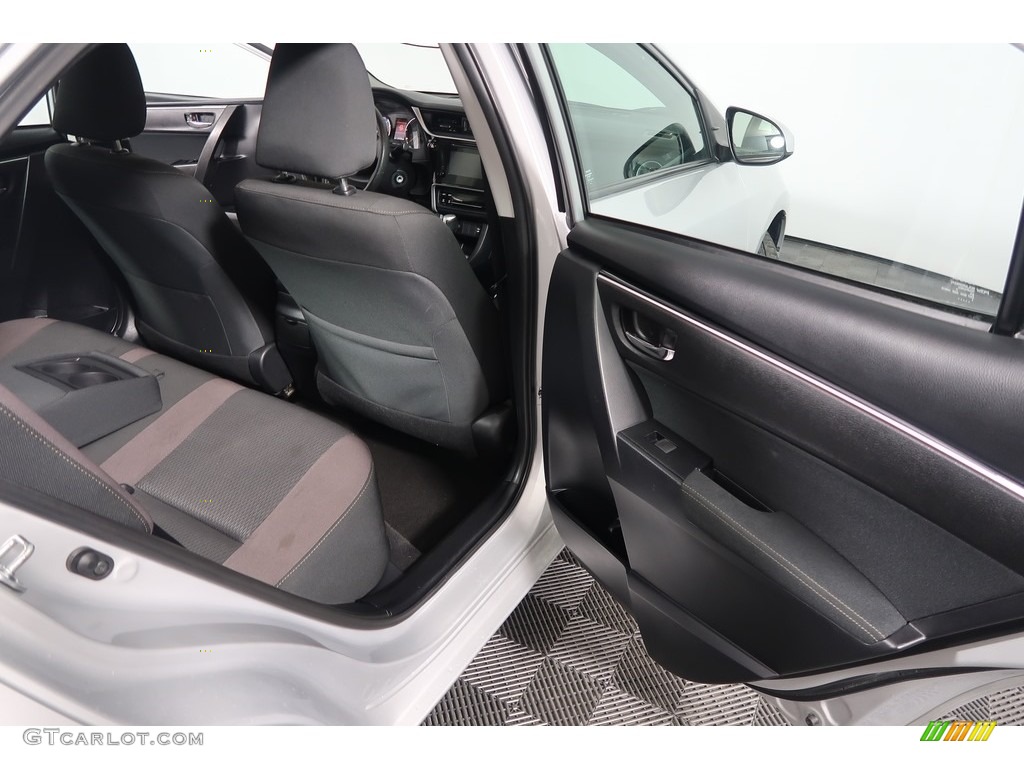 2017 Corolla LE - Classic Silver Metalic / Black photo #39