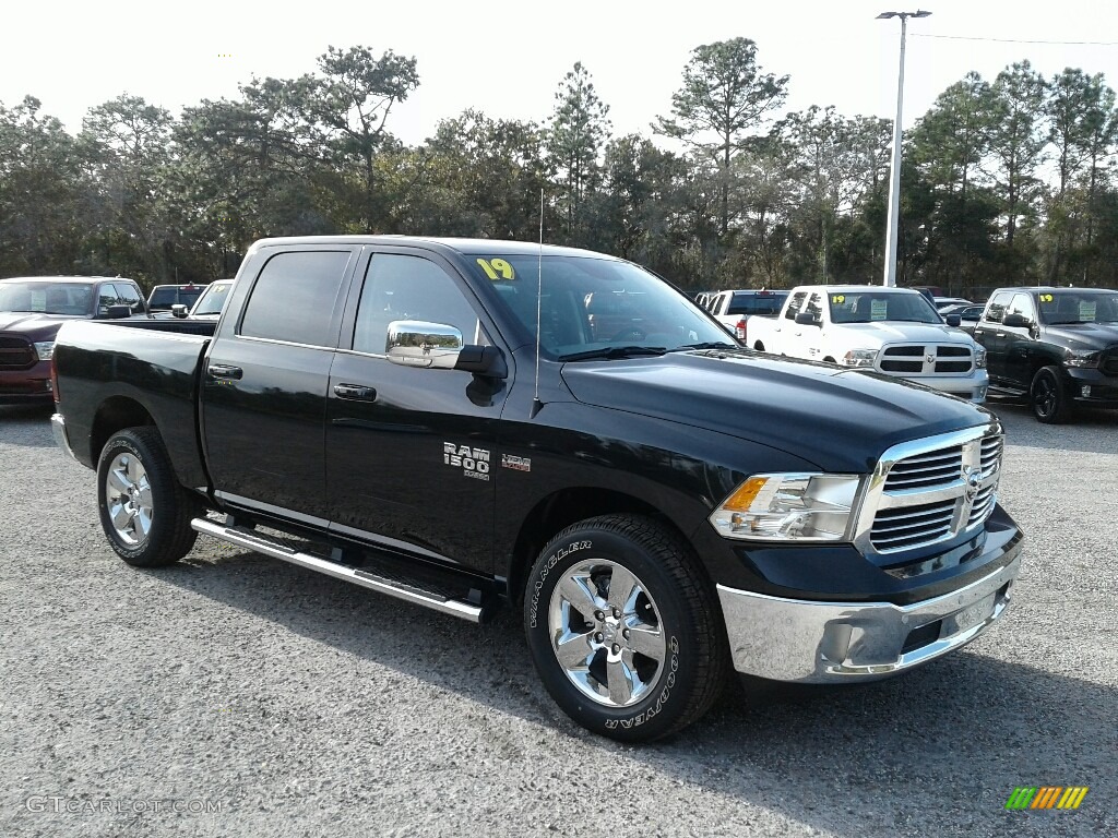 2019 1500 Classic Big Horn Crew Cab 4x4 - Brilliant Black Crystal Pearl / Black/Diesel Gray photo #7