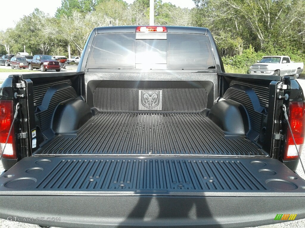 2019 1500 Classic Big Horn Crew Cab 4x4 - Brilliant Black Crystal Pearl / Black/Diesel Gray photo #19