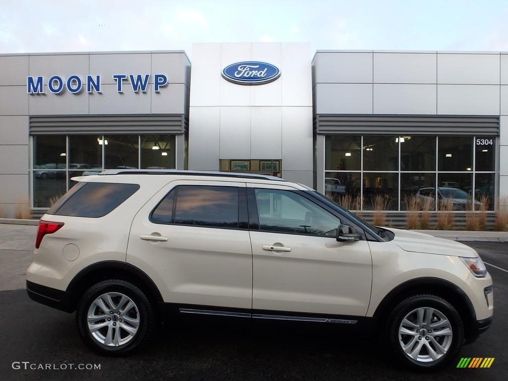 2018 Explorer XLT 4WD - Platinum Dune / Medium Stone photo #1