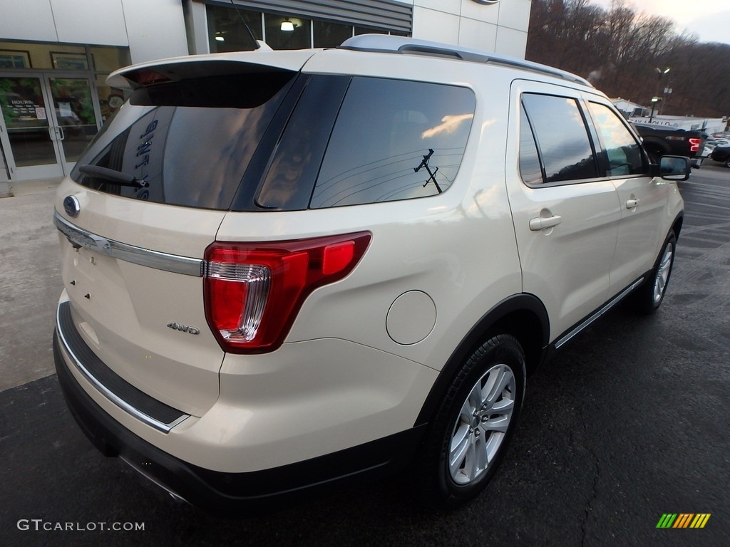 2018 Explorer XLT 4WD - Platinum Dune / Medium Stone photo #2