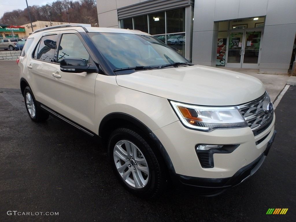 2018 Explorer XLT 4WD - Platinum Dune / Medium Stone photo #9