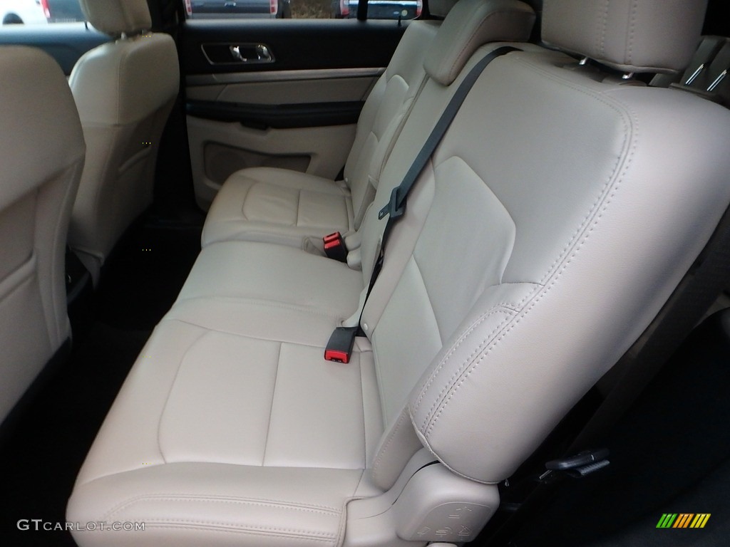 2018 Explorer XLT 4WD - Platinum Dune / Medium Stone photo #17