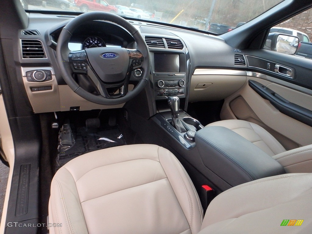 2018 Explorer XLT 4WD - Platinum Dune / Medium Stone photo #18