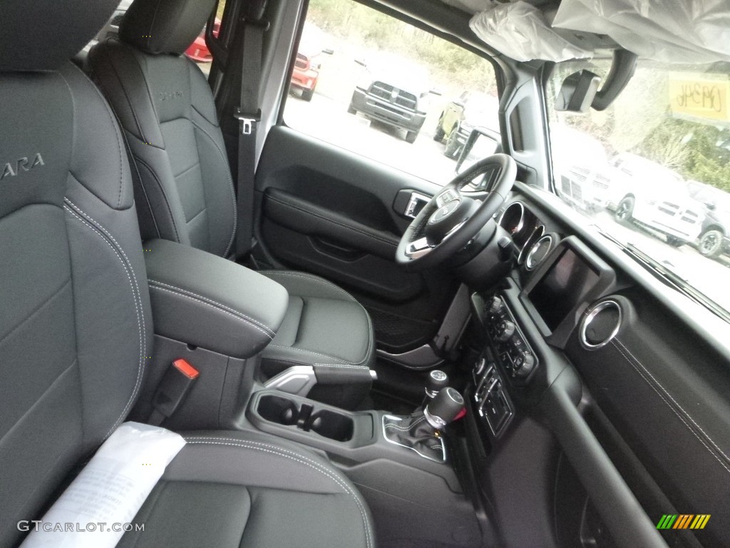 2019 Jeep Wrangler Unlimited Sahara 4x4 Front Seat Photo #130919962