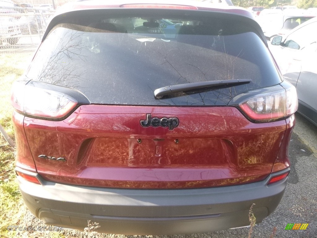 2019 Cherokee Latitude Plus 4x4 - Velvet Red Pearl / Black photo #4