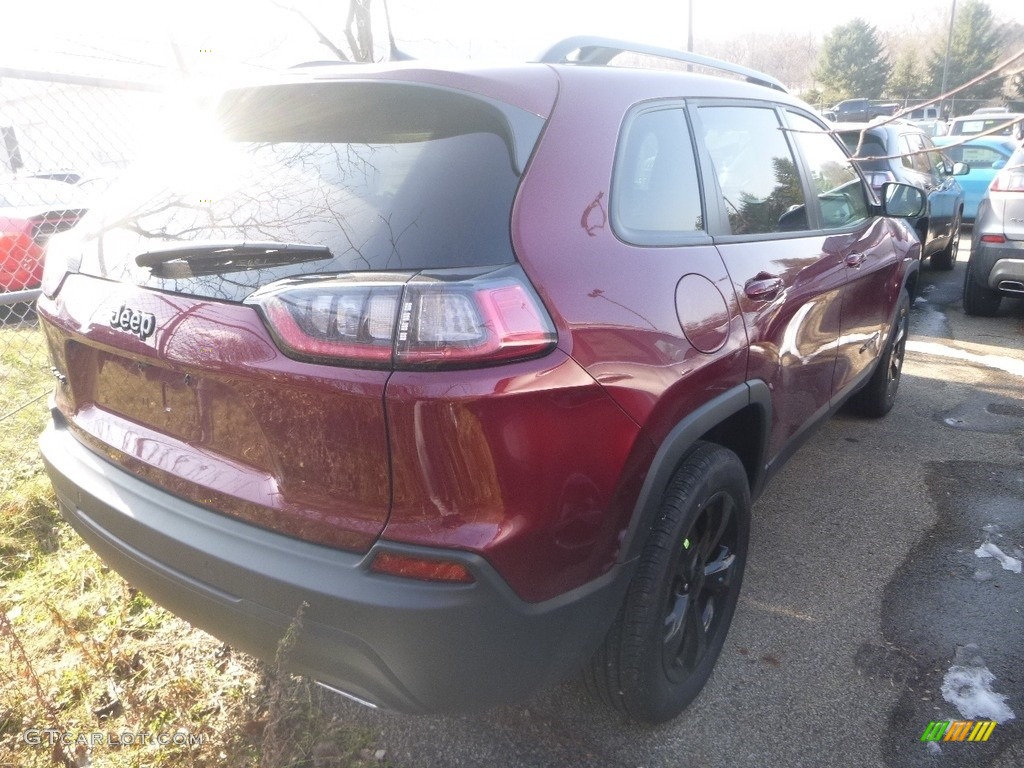 2019 Cherokee Latitude Plus 4x4 - Velvet Red Pearl / Black photo #5
