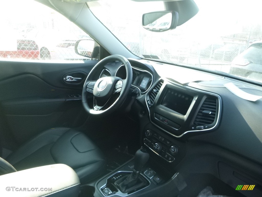 2019 Cherokee Latitude Plus 4x4 - Velvet Red Pearl / Black photo #10