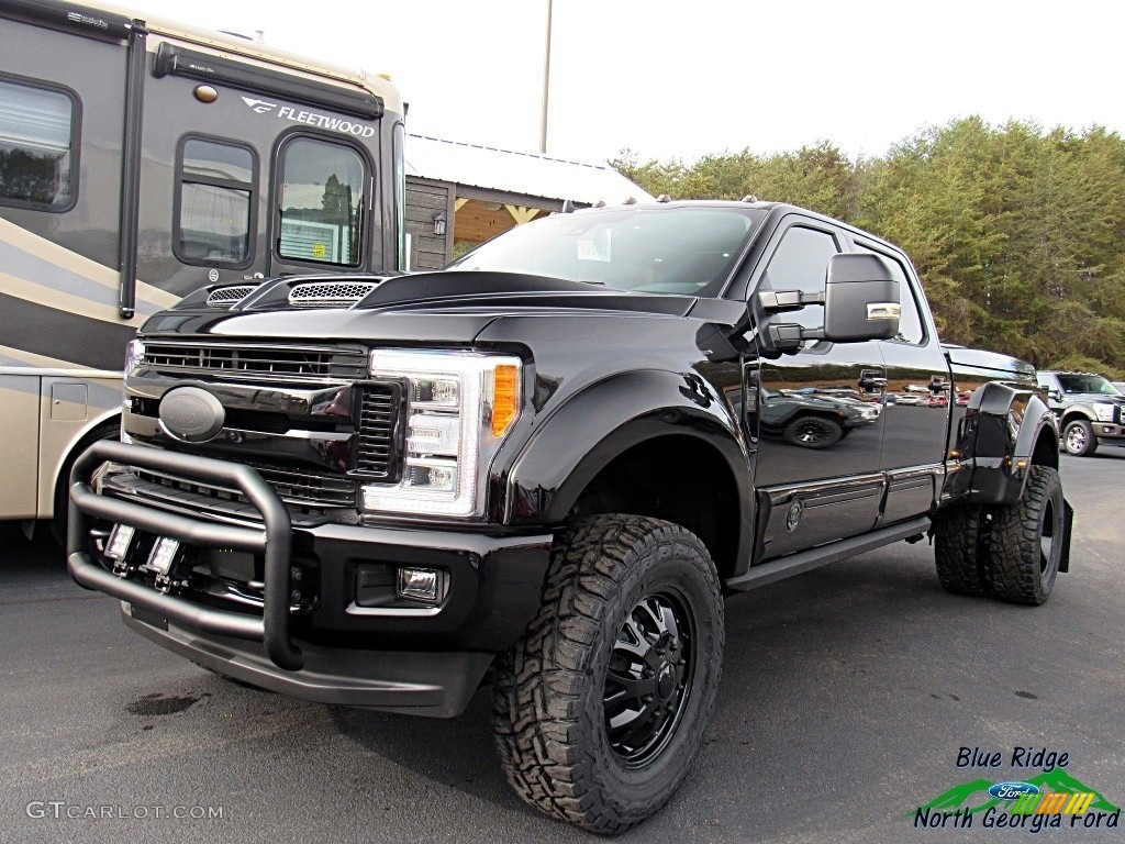 2019 F350 Super Duty Lariat Crew Cab 4x4 - Agate Black / Black photo #1