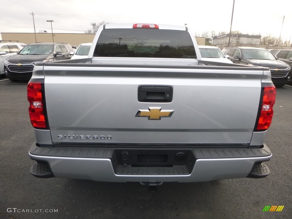 2018 Silverado 1500 Custom Crew Cab 4x4 - Silver Ice Metallic / Dark Ash/Jet Black photo #4