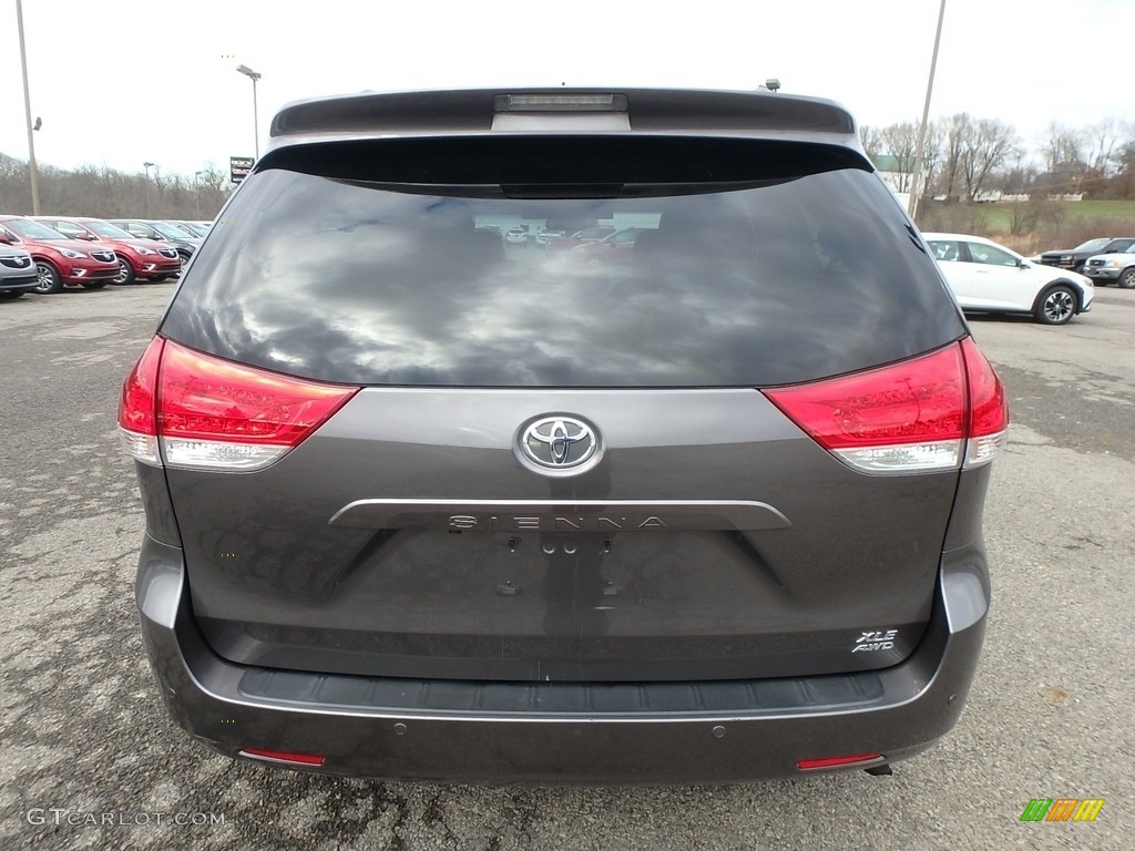 2011 Sienna XLE AWD - Predawn Gray Mica / Light Gray photo #7