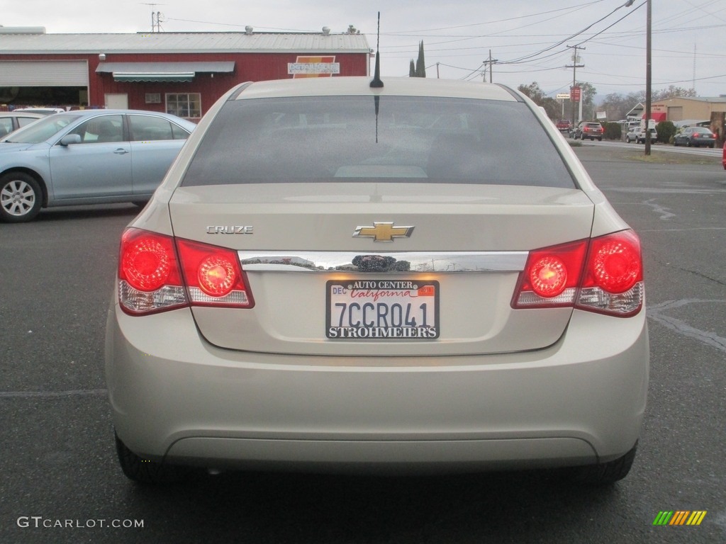 2014 Cruze LS - Champagne Silver Metallic / Jet Black/Medium Titanium photo #6