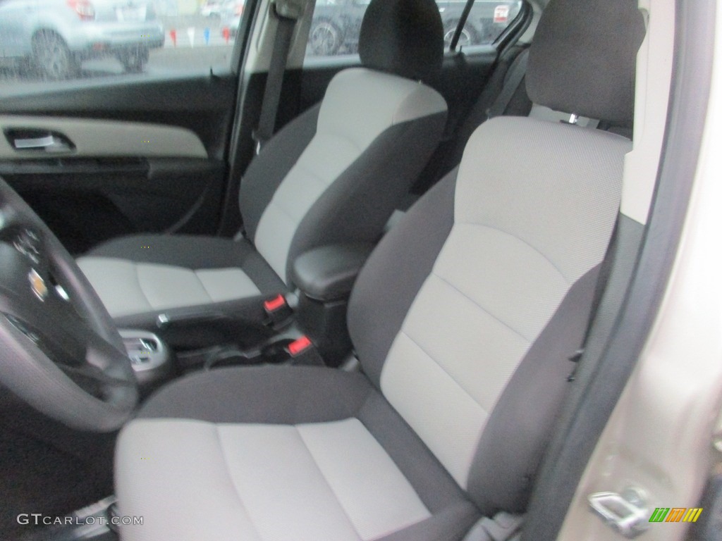 2014 Cruze LS - Champagne Silver Metallic / Jet Black/Medium Titanium photo #8