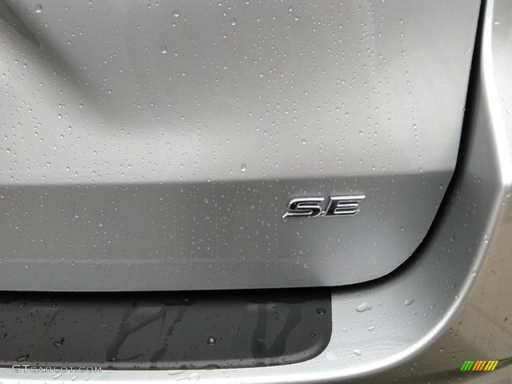 2019 Toyota Sienna SE Marks and Logos Photos