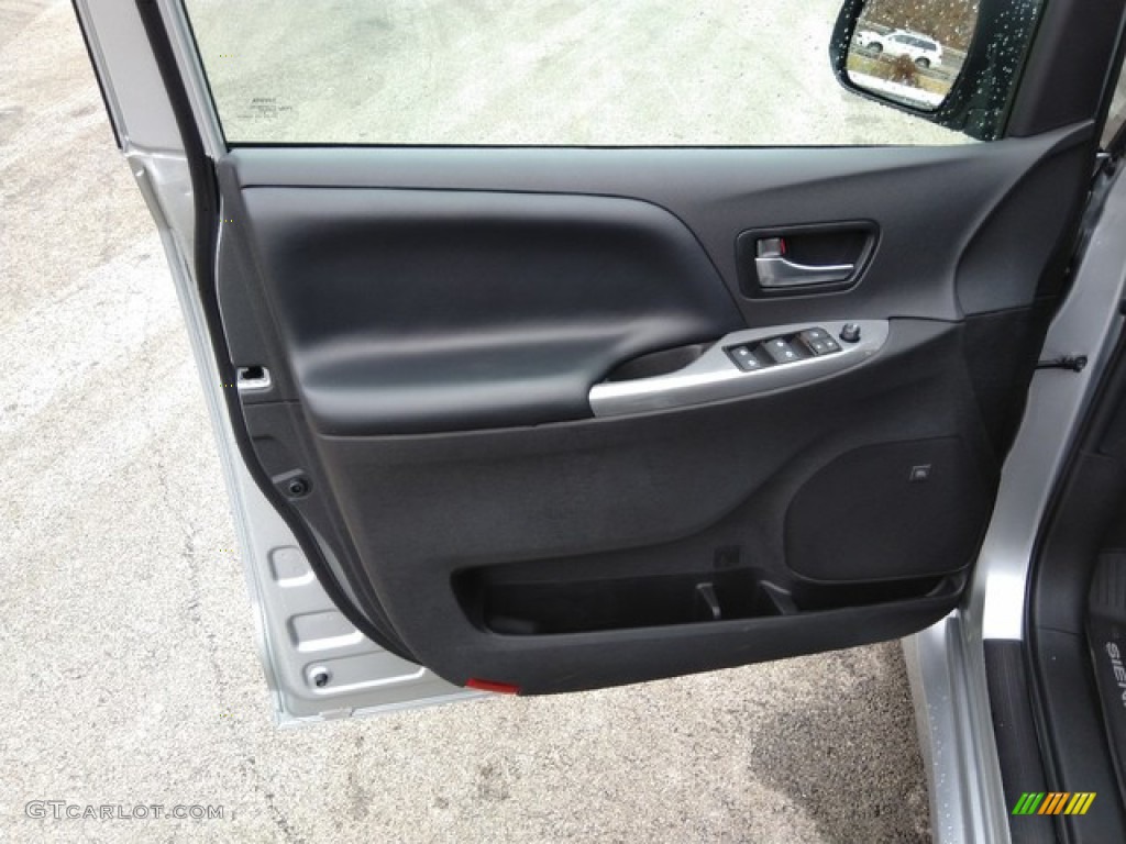 2019 Toyota Sienna SE Door Panel Photos