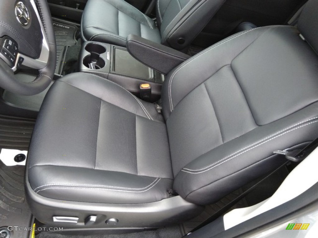 2019 Toyota Sienna SE Front Seat Photo #130966407
