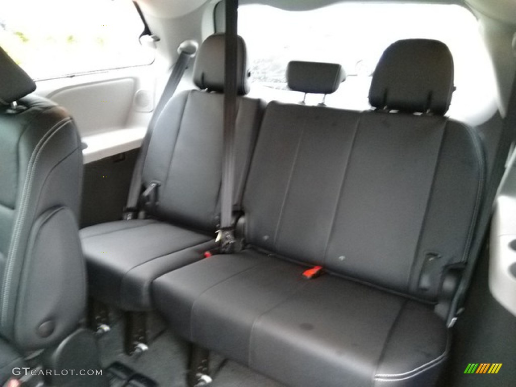 2019 Toyota Sienna SE Rear Seat Photo #130966449