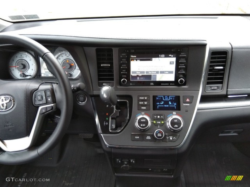 2019 Toyota Sienna SE Controls Photo #130966506